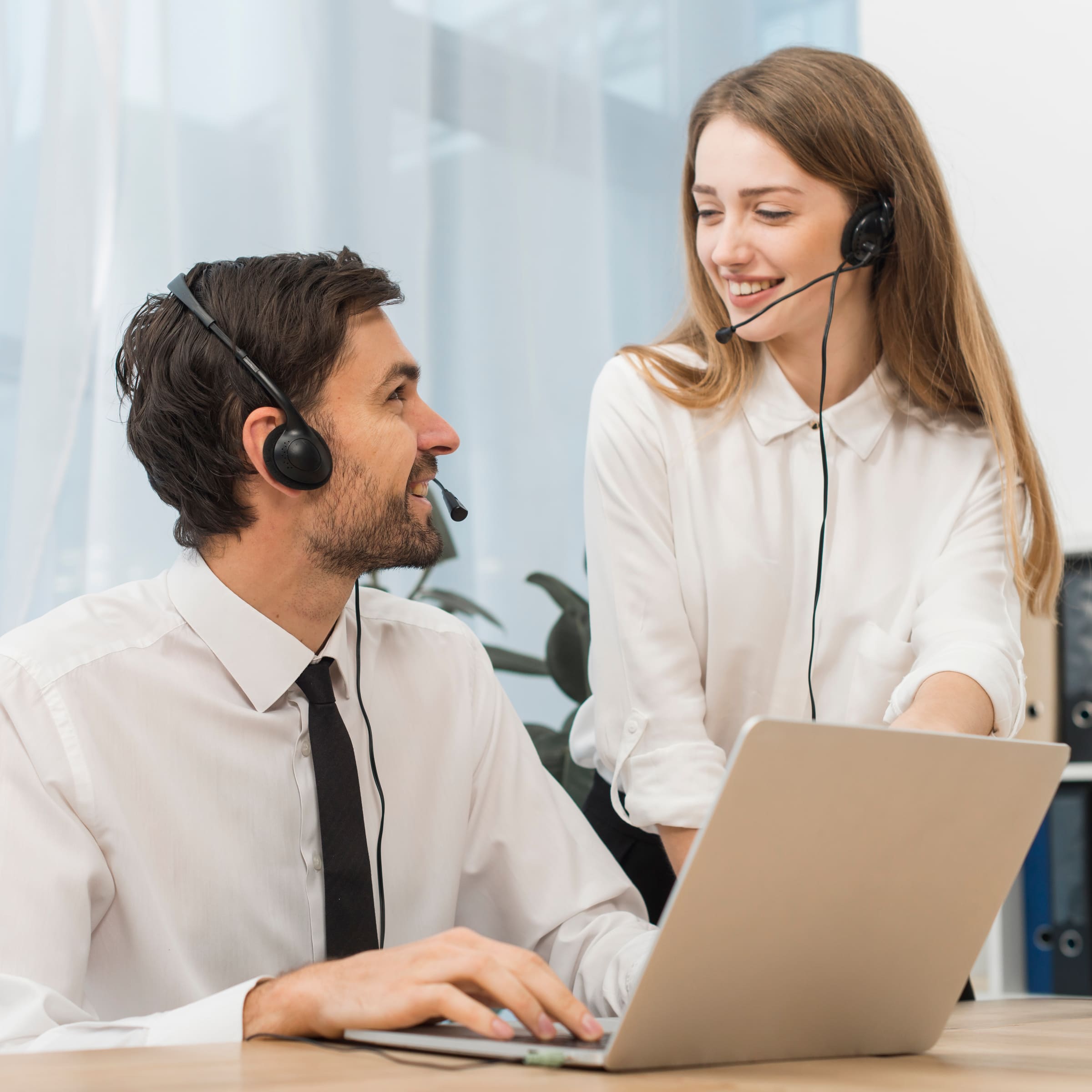A SAMY Conciergerie team member welcoming a guest